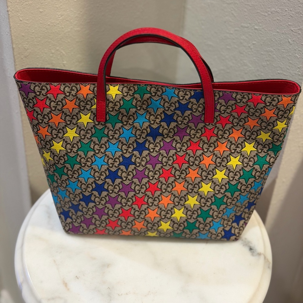 Gucci GG Supreme nwot Ltd Edition Red Multicolor Star Tote, No call outs.